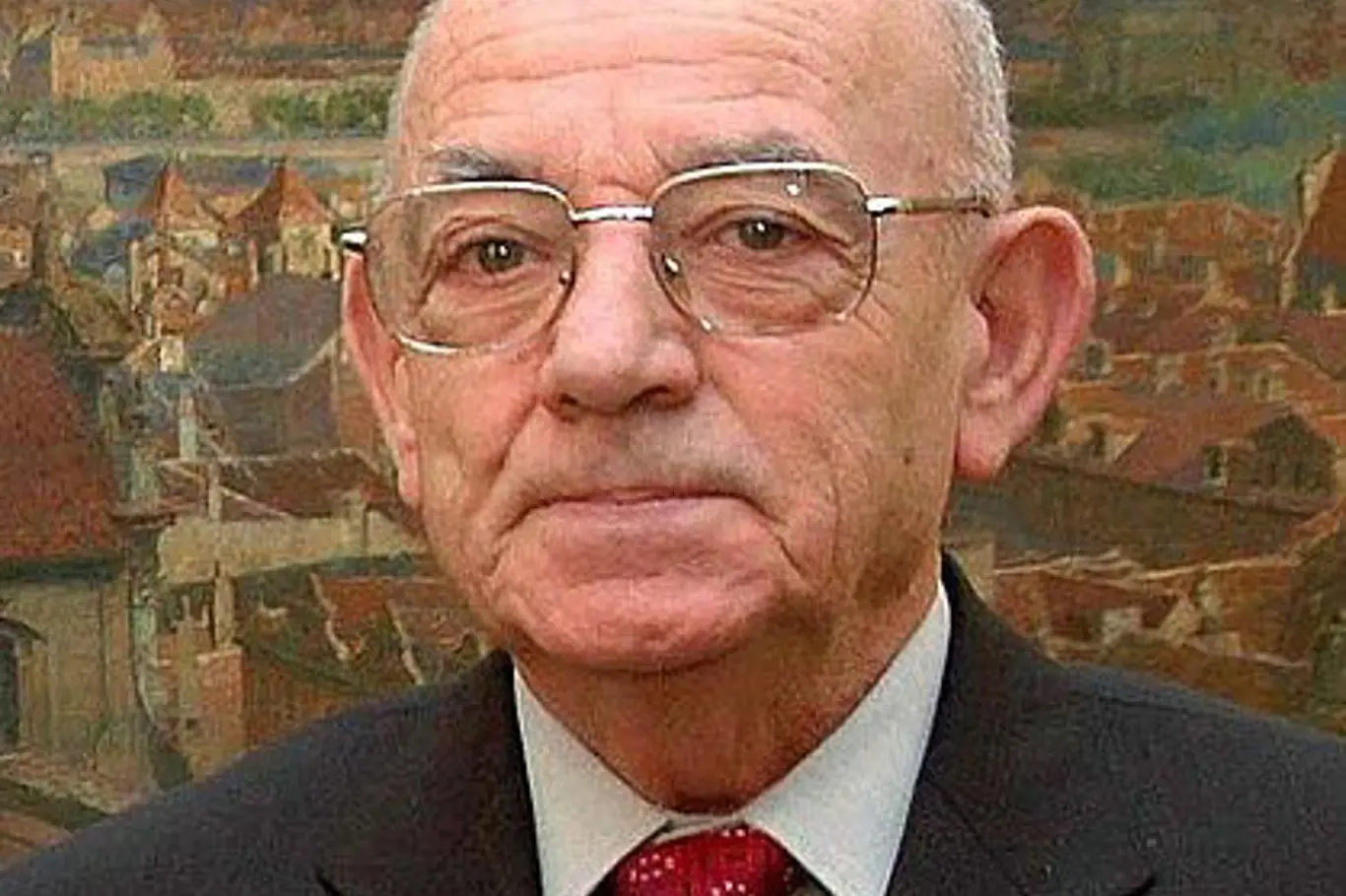 Luboš Dobrovský byl československým ministrem obrany v letech 1990 až 1992 