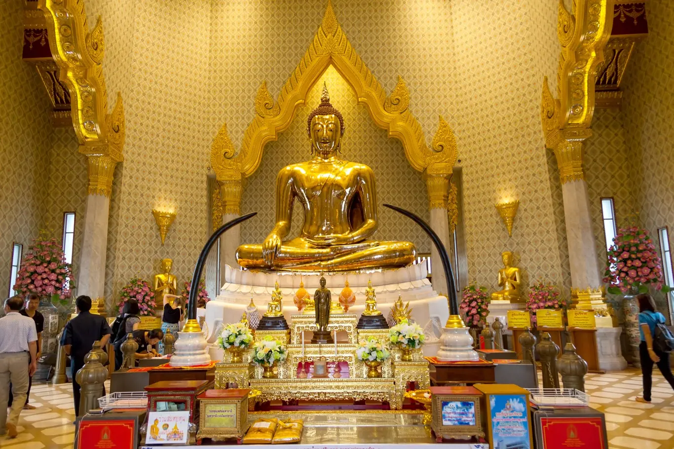 Chrám Wat Traimit - Temple of Golden Buddha se zlatou sochou Phra Phuttha Maha Suwana Patimakon