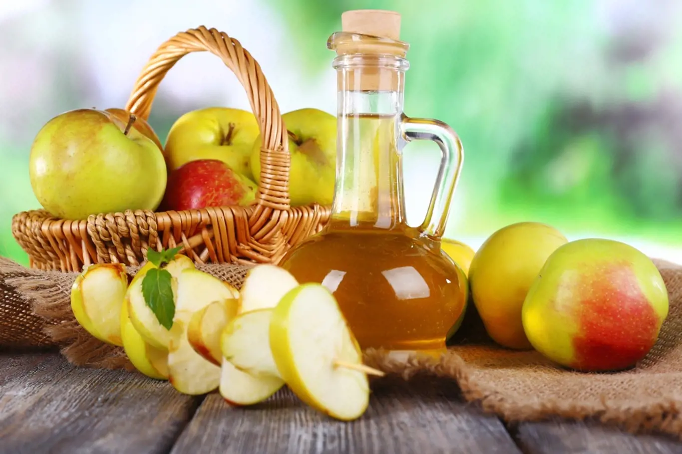 Jablečný ocet pomůže našemu tělu, naši domácnosti a domácím mazlíčkům