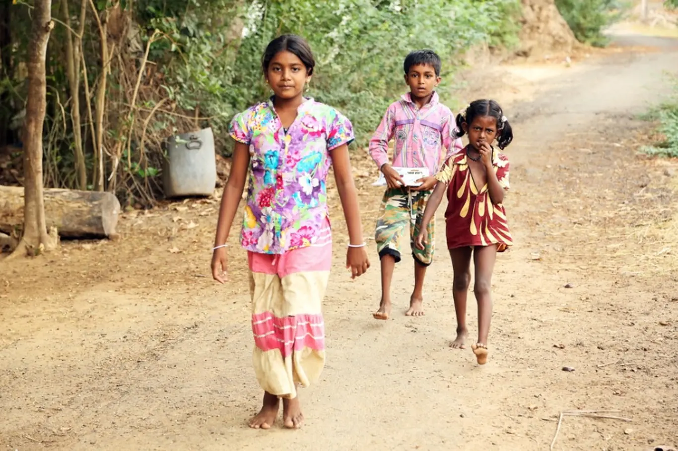 Mladé dívky v Indii ročně zameškají až 50 dnů školy kvůli tomu, že během menstruace zůstávají doma. 