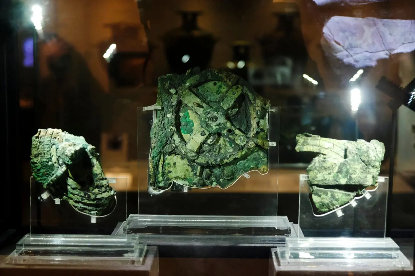 Hvězdná Antikythera. Exemplář prvního počítače je nyní vystaven v muzeu.