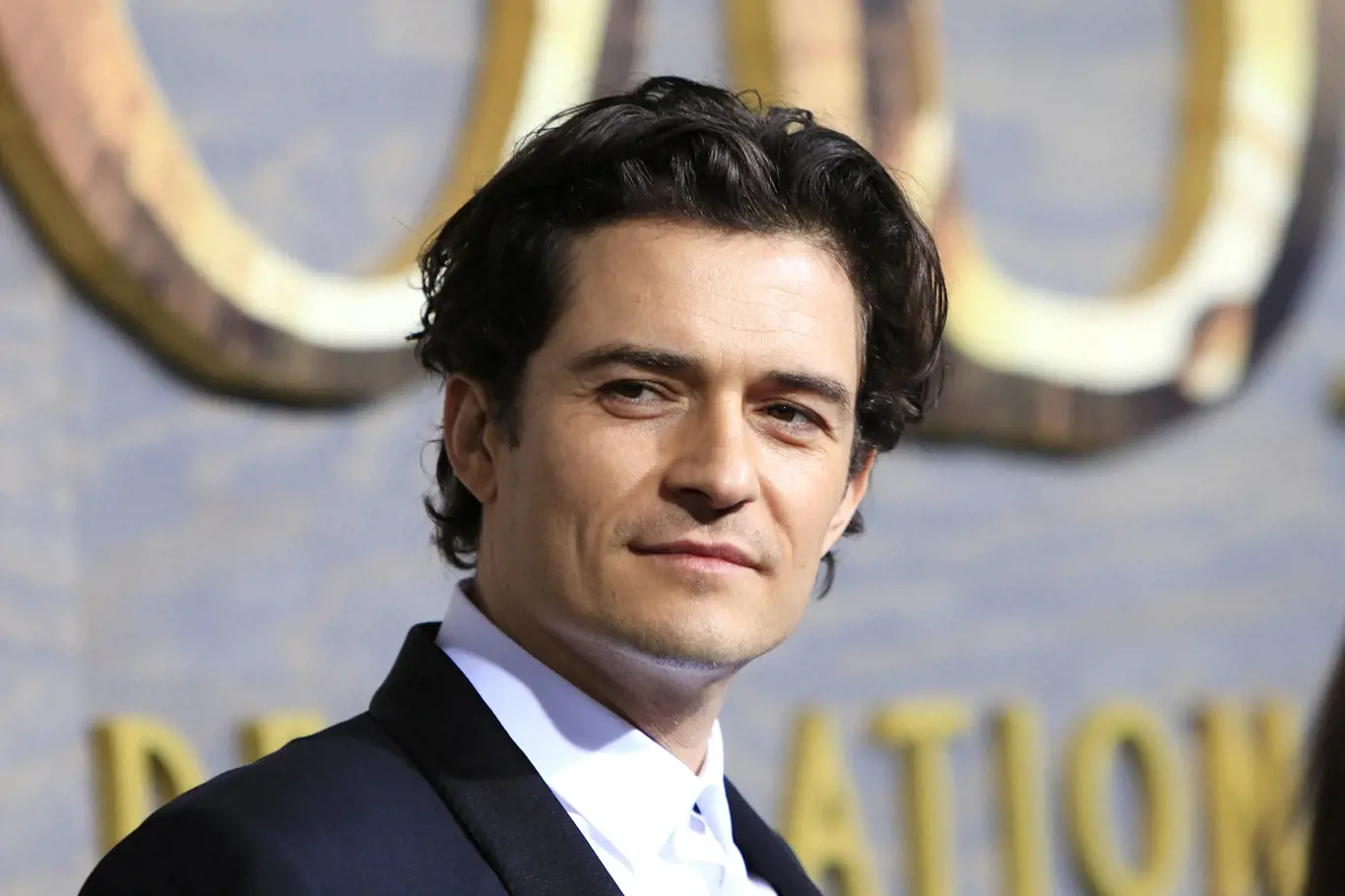 LOS ANGELES - DEC 2: Orlando Bloom at the premiere of Warner Bros' 'The Hobbit: The Desolation of Smaug' at the Dolby Theater on December 2, 2013 in Los Angeles, CA
