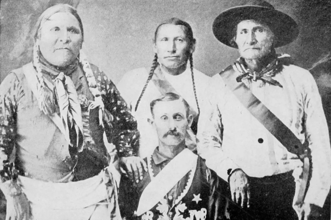 Byl Geronimo hrdina, nebo vrah a násilník?