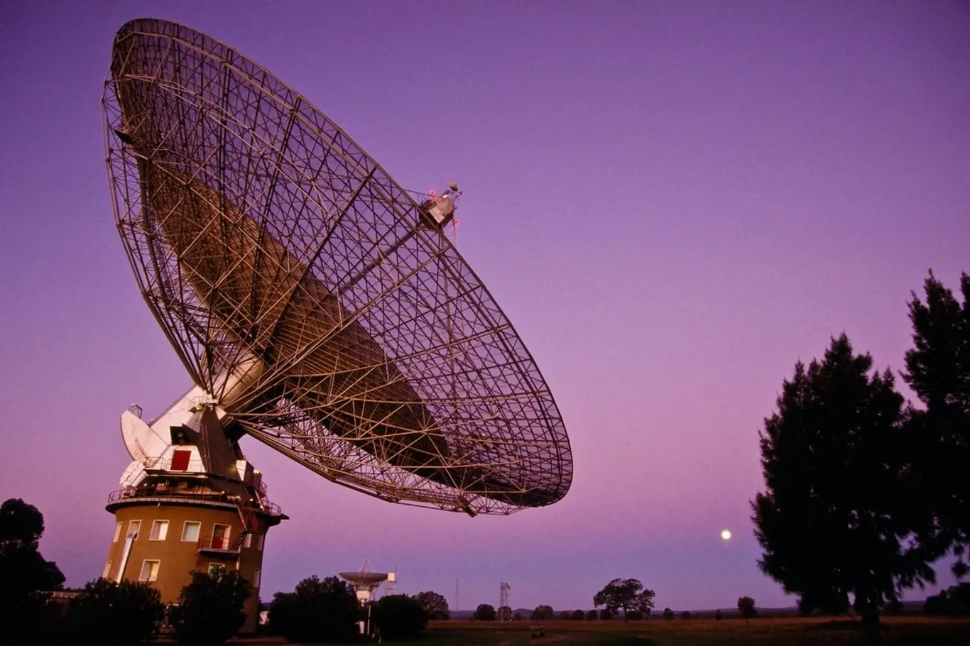 dalekohled CSIRO radioteleskopické observatoře Parkes v Novém Jižním Walesu v Austrálii