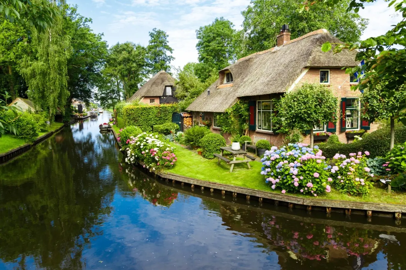Giethoorn patří k nejkrásnějším místům v Nizozemsku.