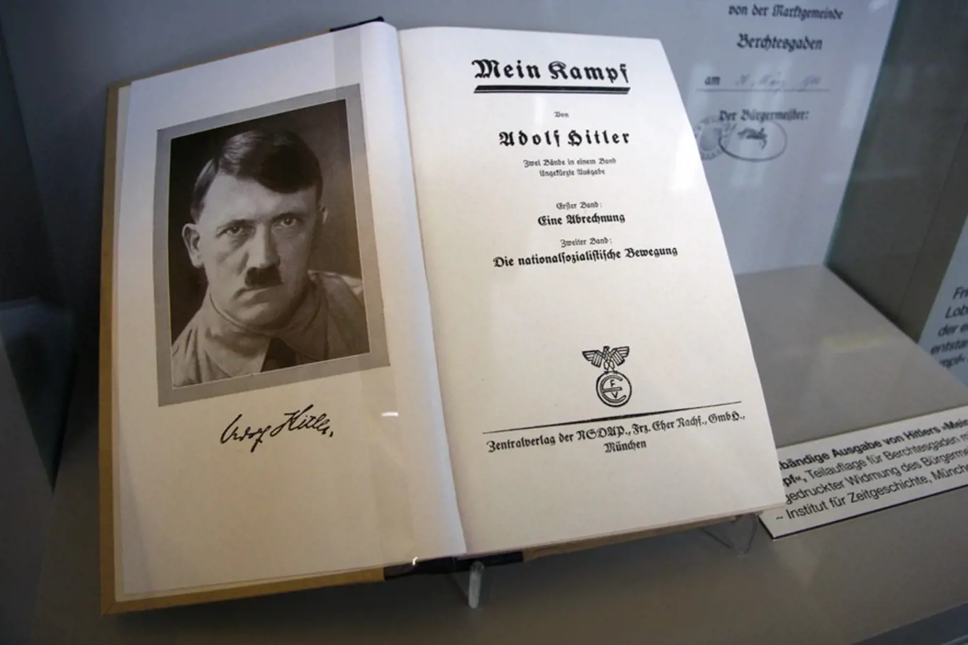 Mein Kampf vydělal Hitlerovi obrovskou sumu říšských marek.