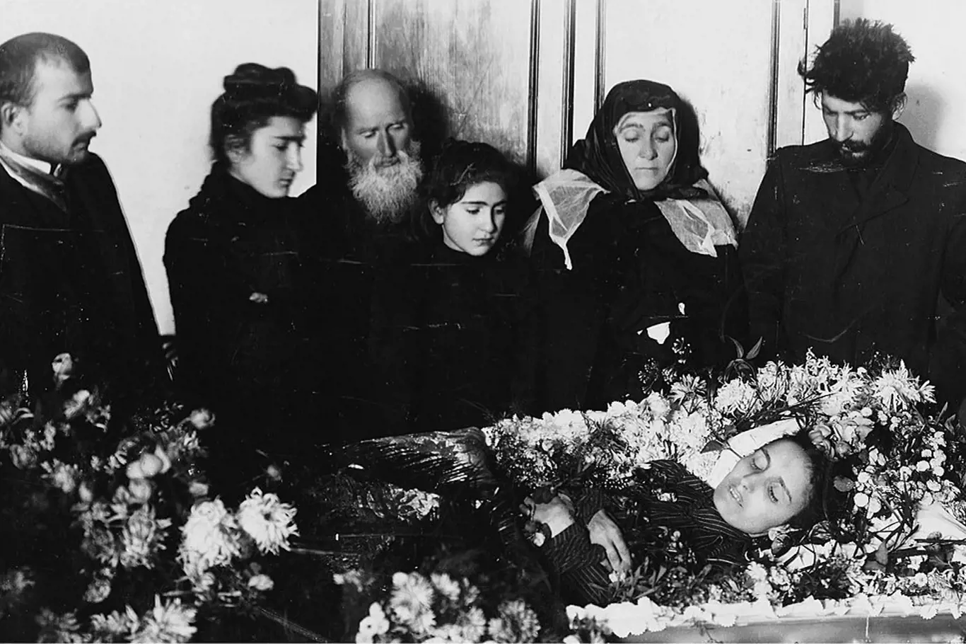 Stalin na pohřbu své první manželky Jekatěriny