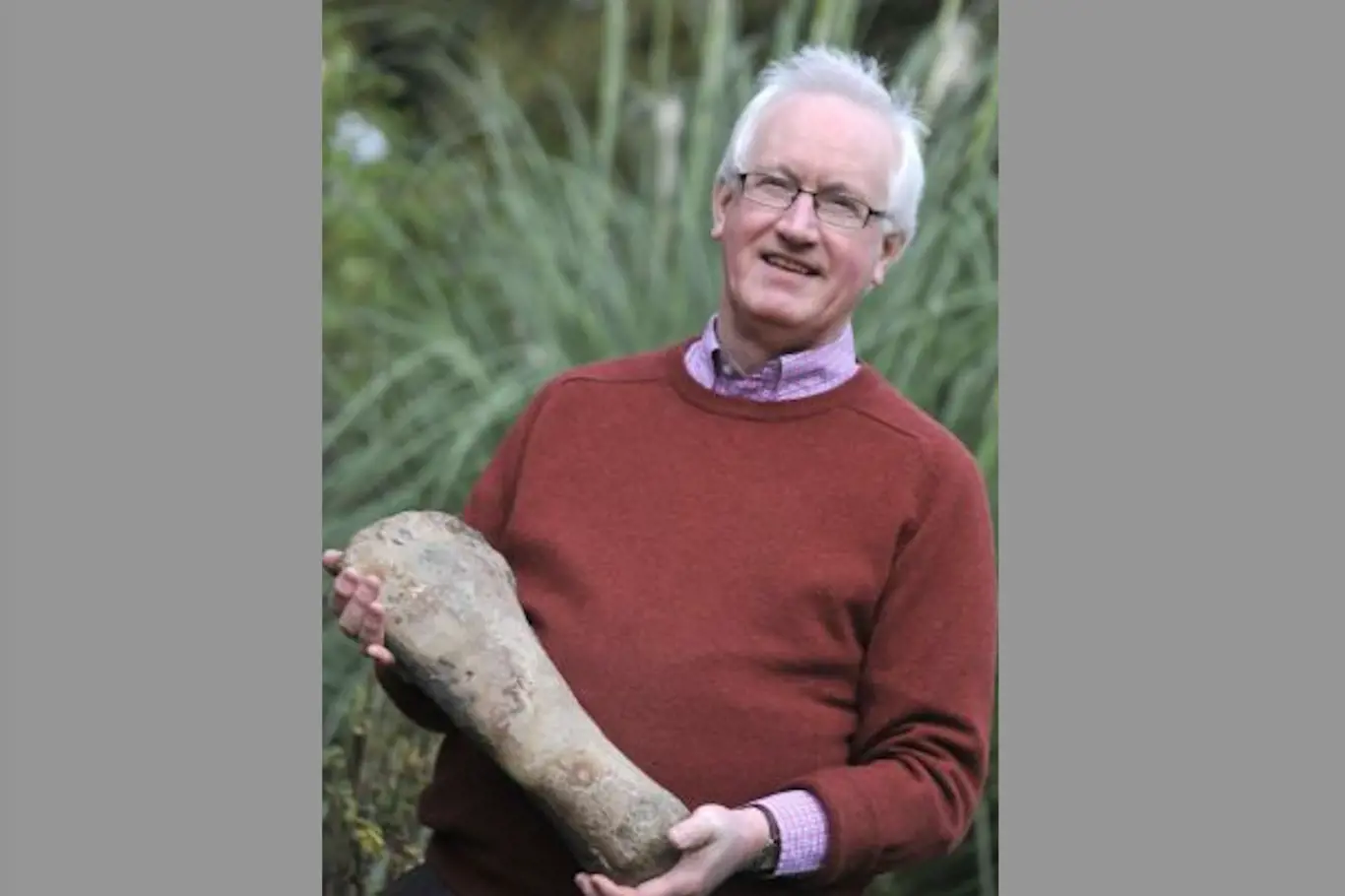John Lambert, 68 let, našel v roce 1997 fosilii starou 250 milionů let. Ale uložil ji do své kůlny