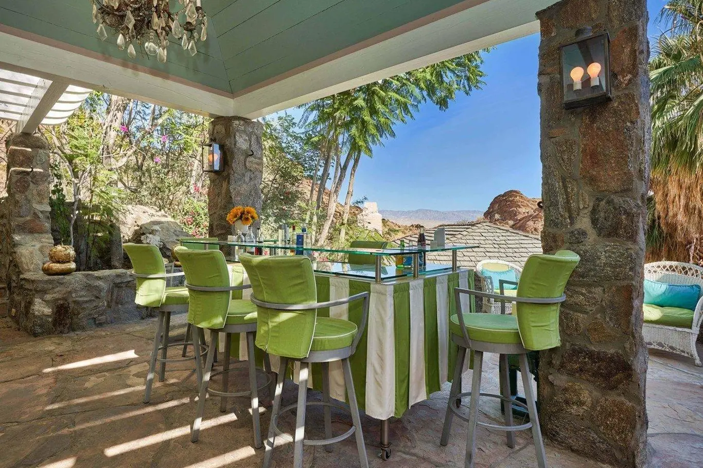 Suzanne Somers prodává svůj bizarní dům v Palm Springs