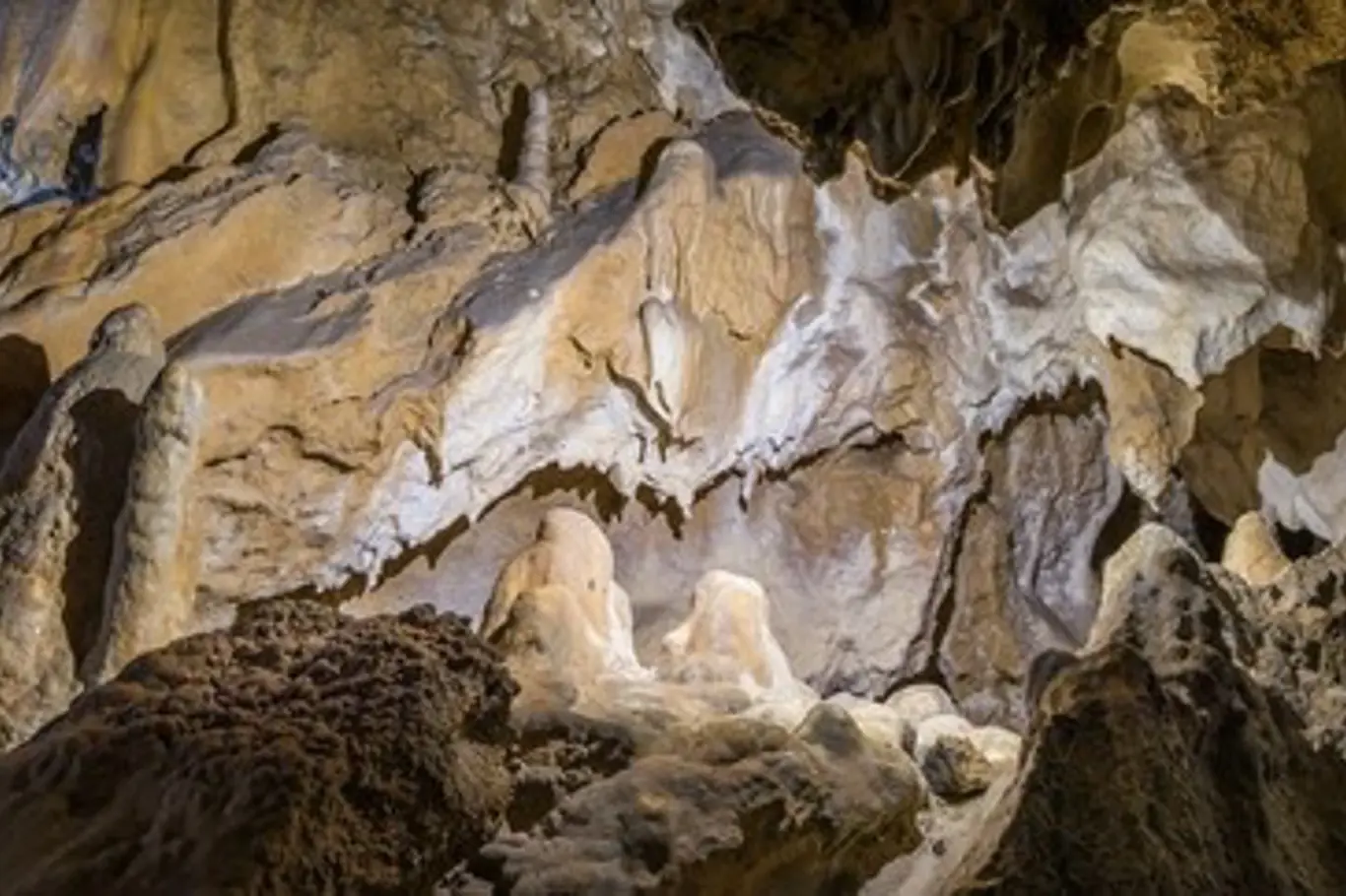 Slovanský kras jeskyně