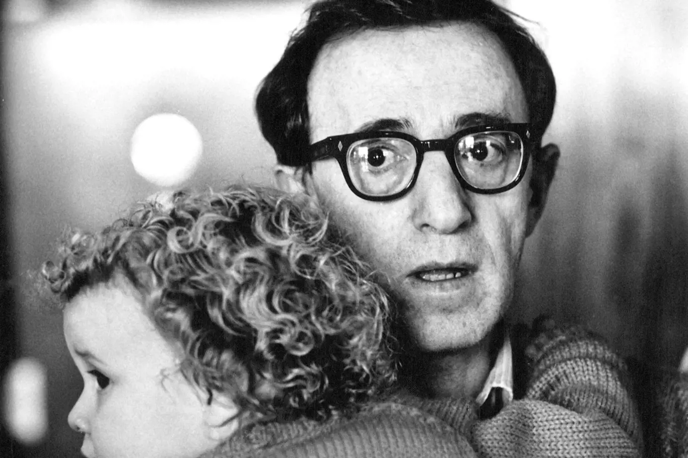 Woody Allen s adoptivní dcerou Dylan, kterou měl sexuálně zneužívat.