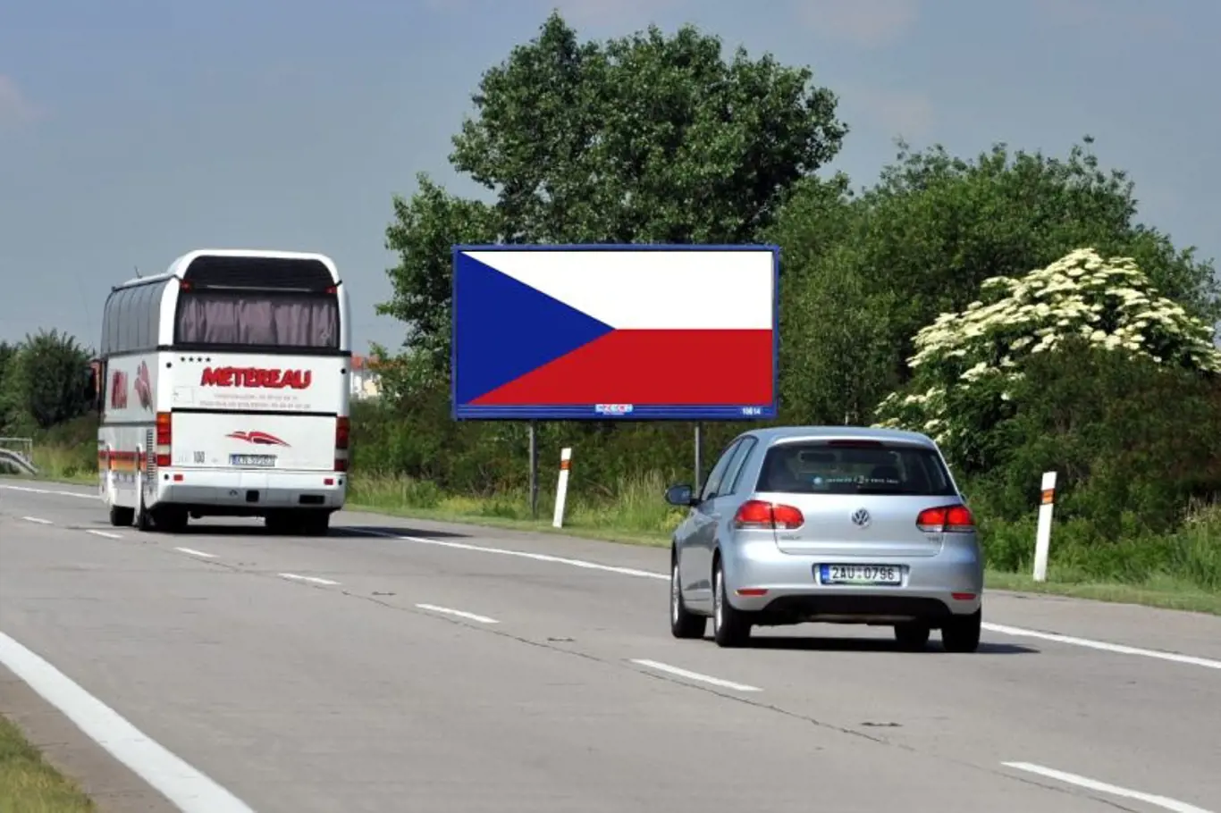 Česká vlajka na billboardech má zabránit jejich odstranění