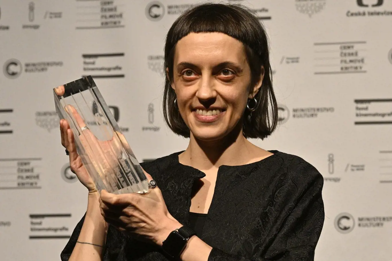 Režisérka Daria Kascheeva byla na Lvech nepříjemně přerušena při proslovu.