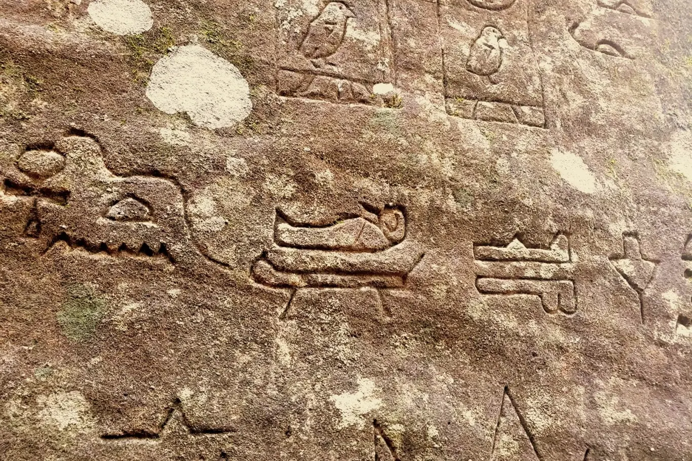 Místo se symboly Wadjeta, Hora, vody, kotníku a sarkofágu