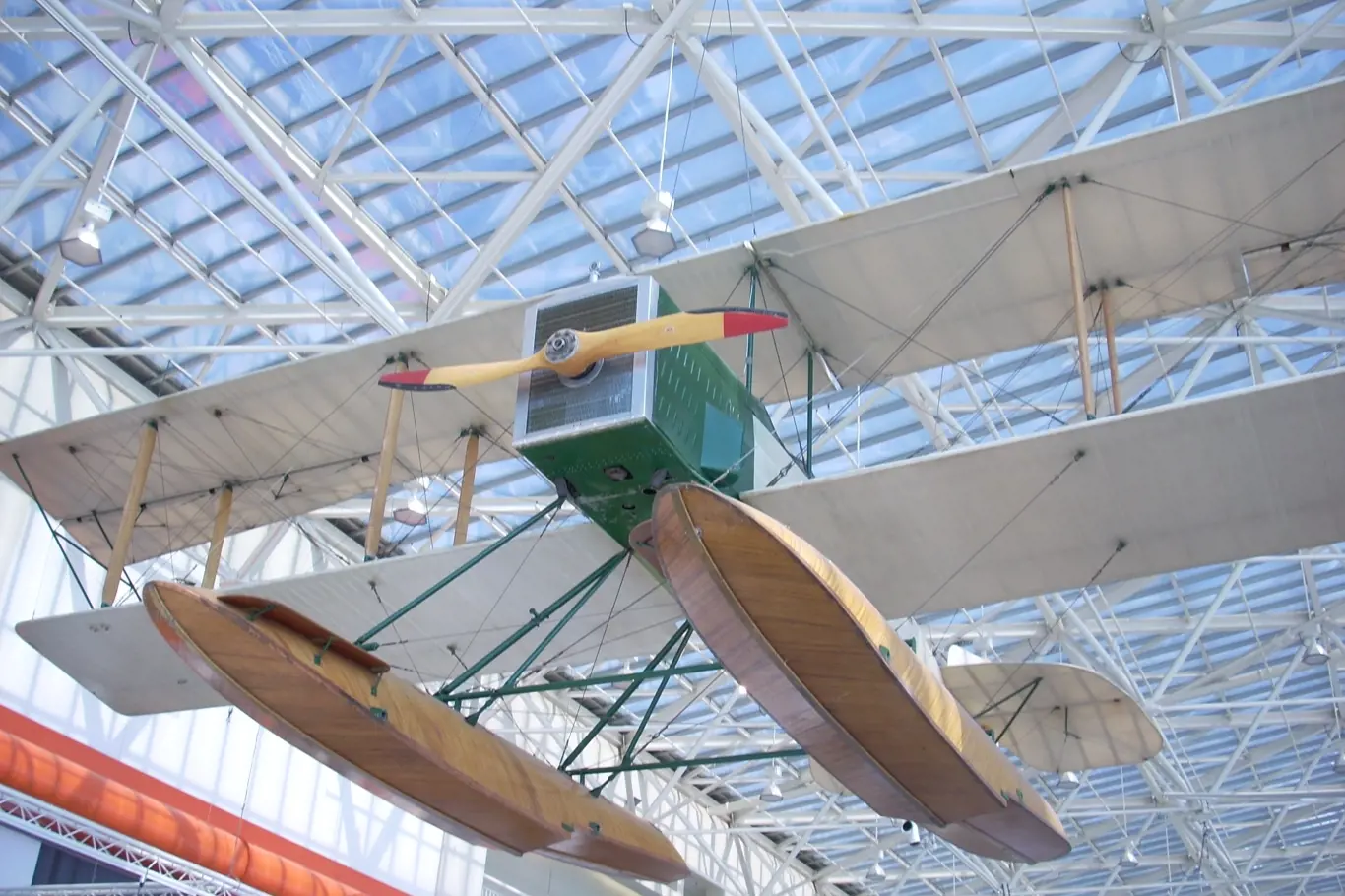 Replika prvního letadla Boeing - Model 1 v Muzeu létání v Seattlu