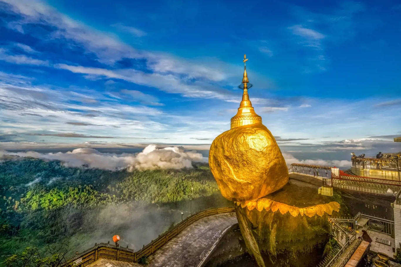 Zlatá skála v Myanmaru