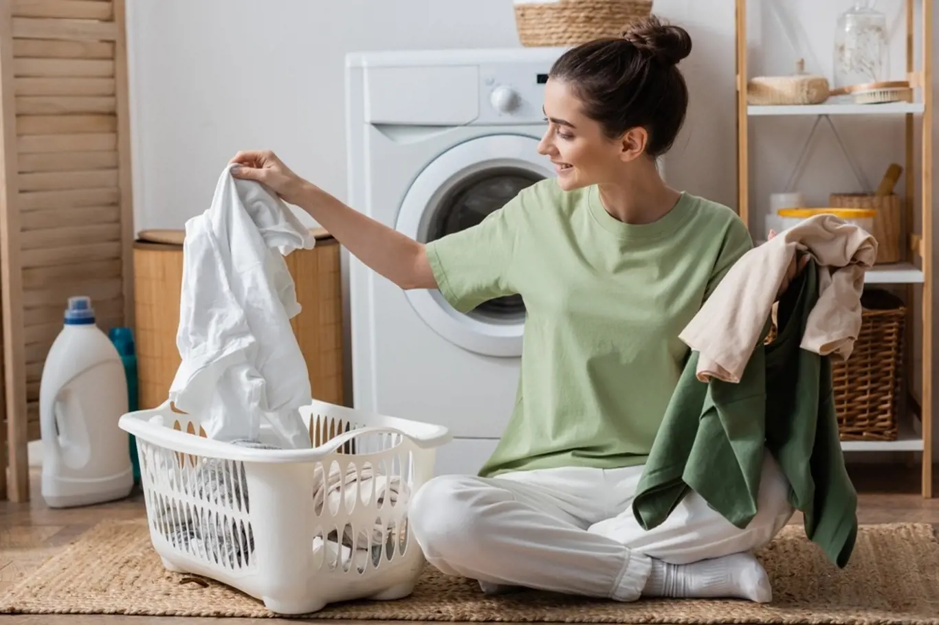 prádlo pračka žena třídění