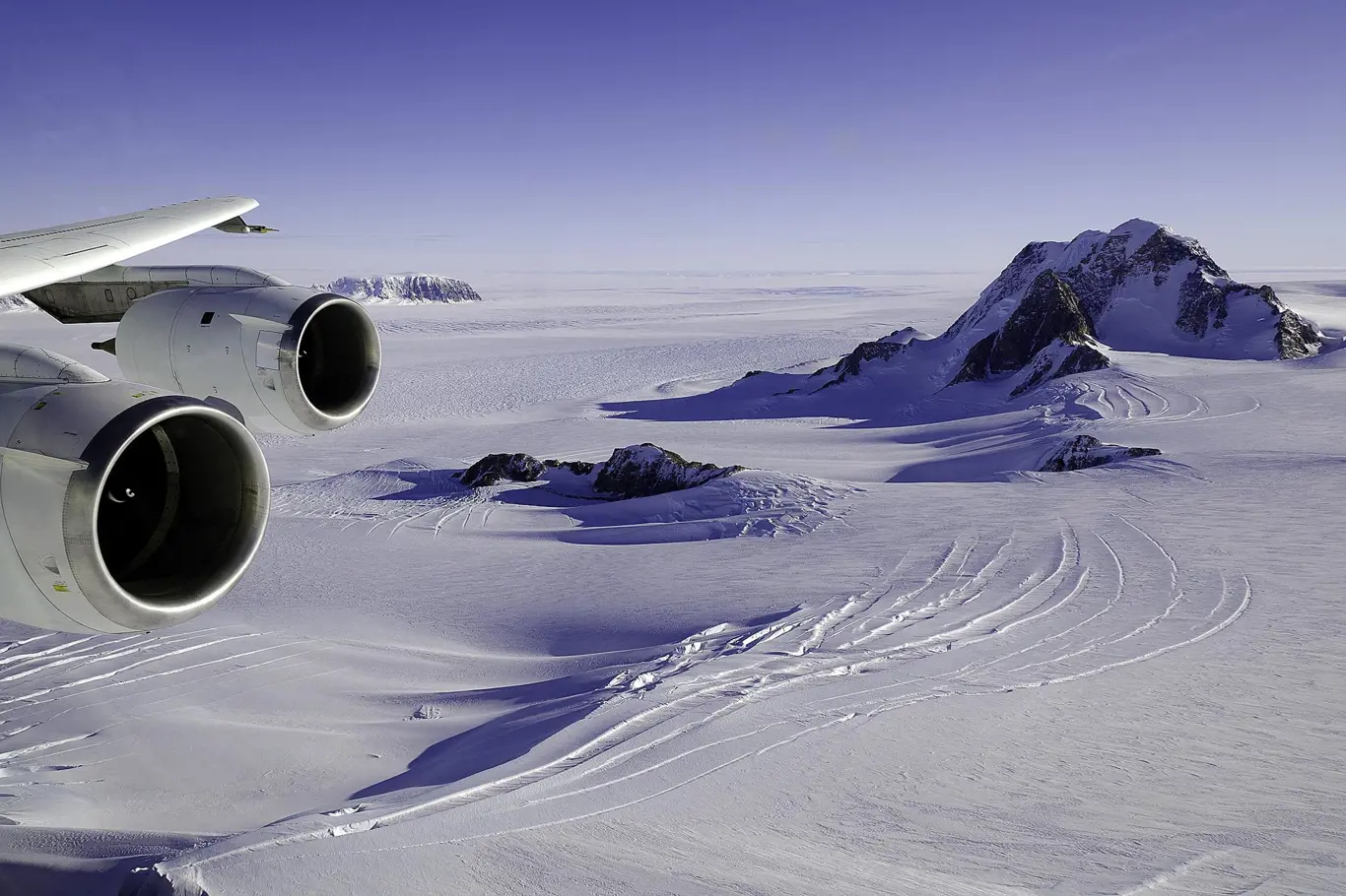Mount Waesche je 3 292 metrů vysoká, pravděpodobně aktivní sopka na jižním konci pohoří Executive Committee Range v Zemi Marie Byrdové v Antarktidě.