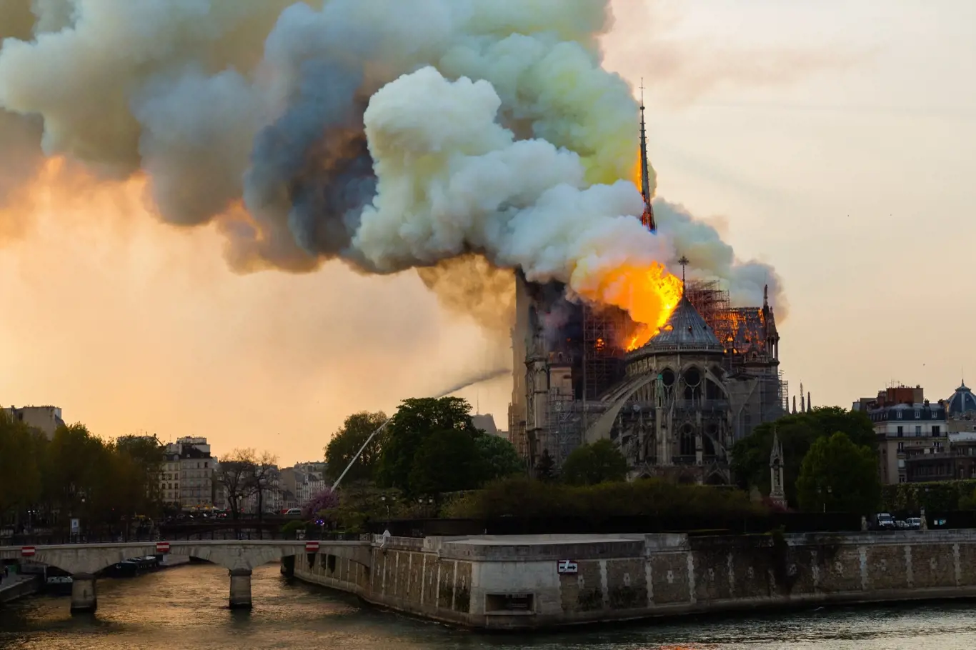 Požár v Notre Dame