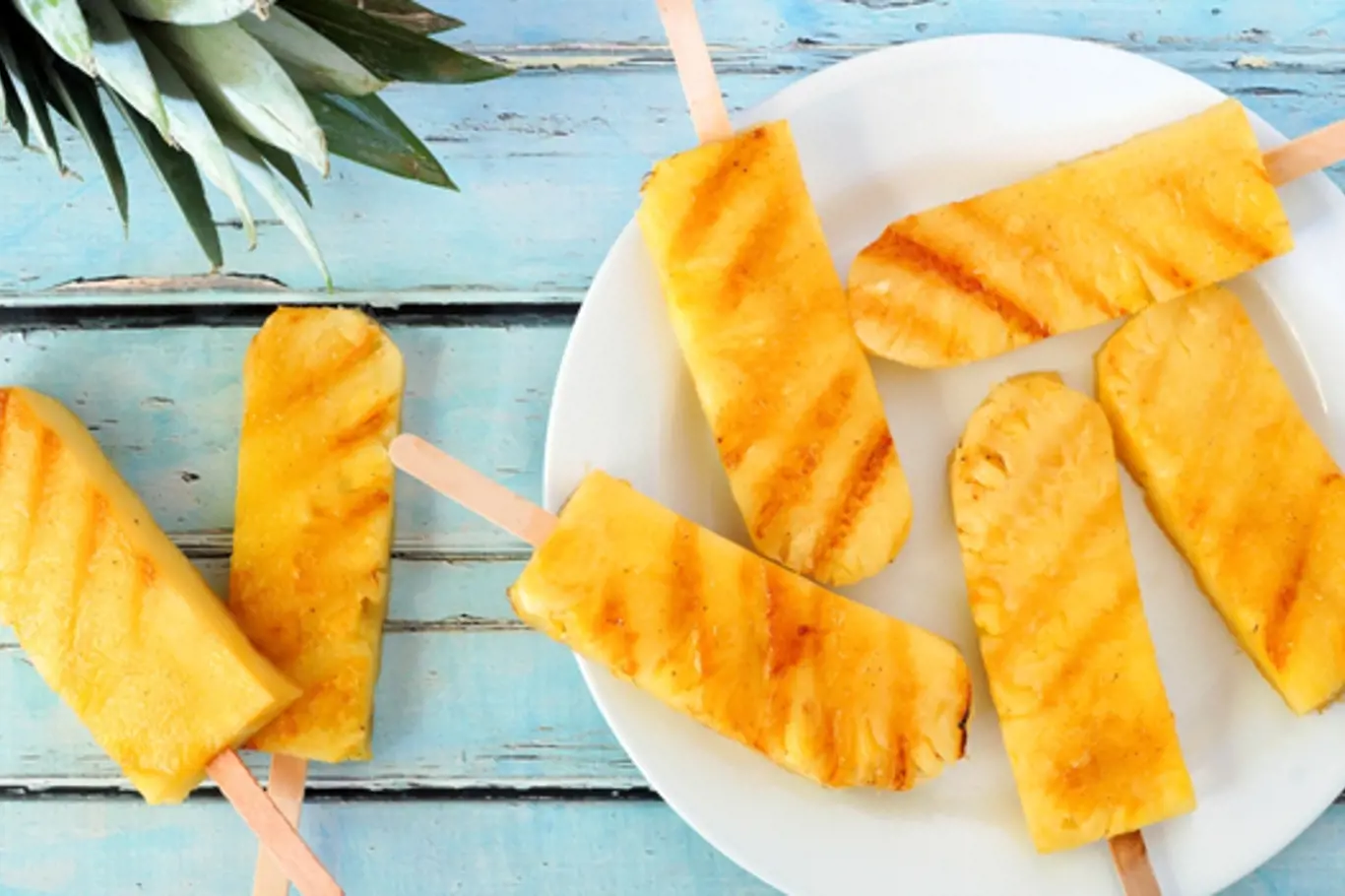 Jak snadno oloupat a naporcovat ananas: Jednoduchý způsob podle Laosanů