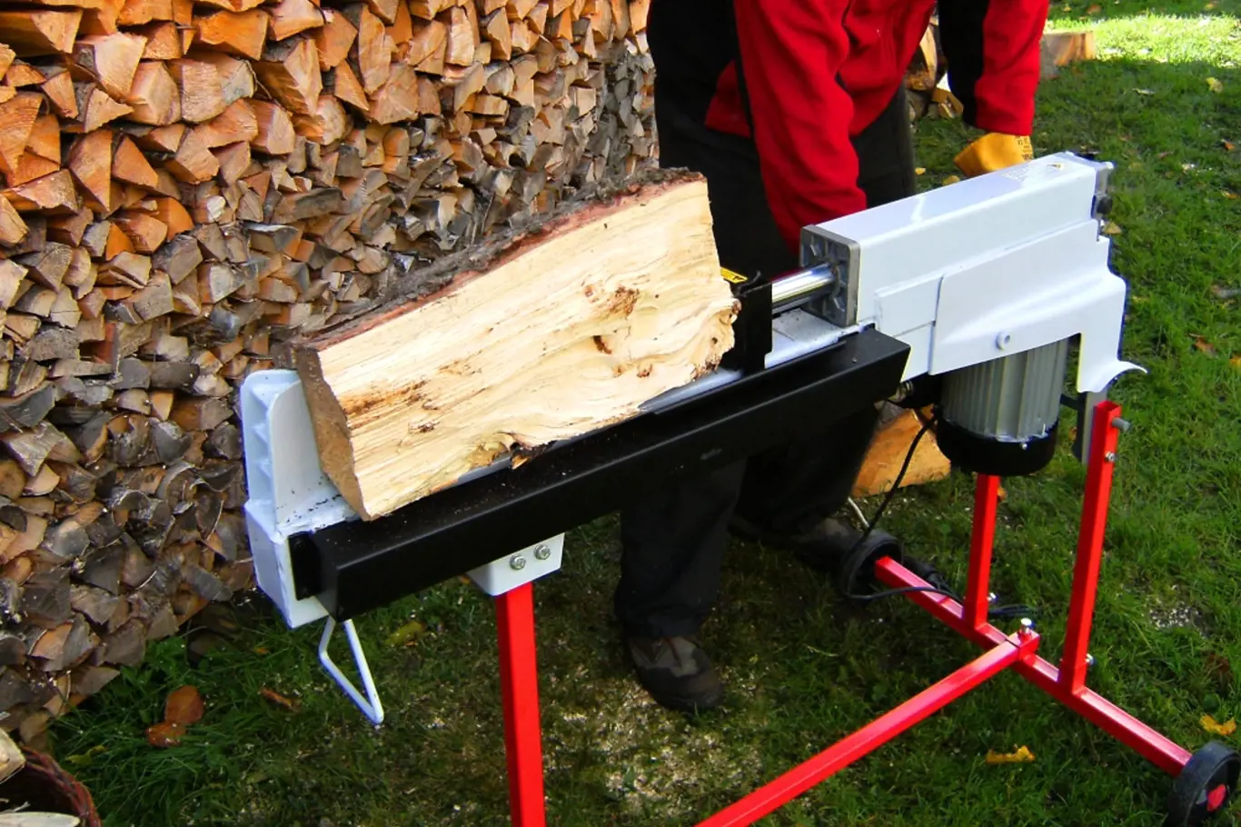Štípačku dřeva ocení hlavně ti, kteří potřebují připravit zásobu na celou zimu.