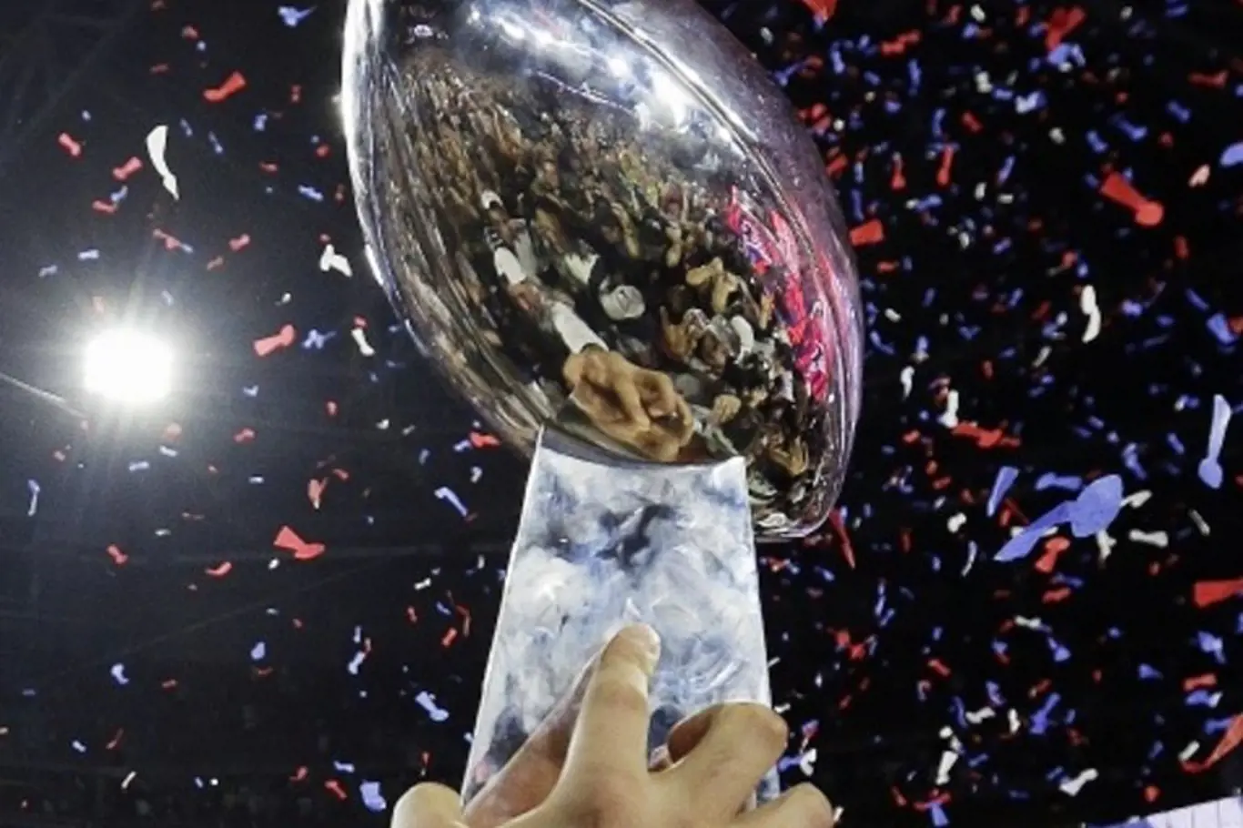 Slavná trofej pro vítěze Super Bowlu.