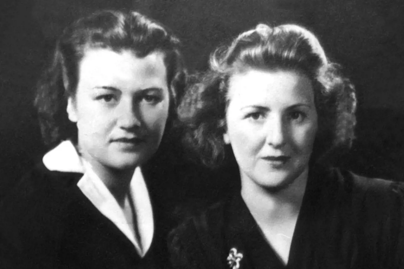 Sestry Gretl (vlevo) a Eva Braunovy