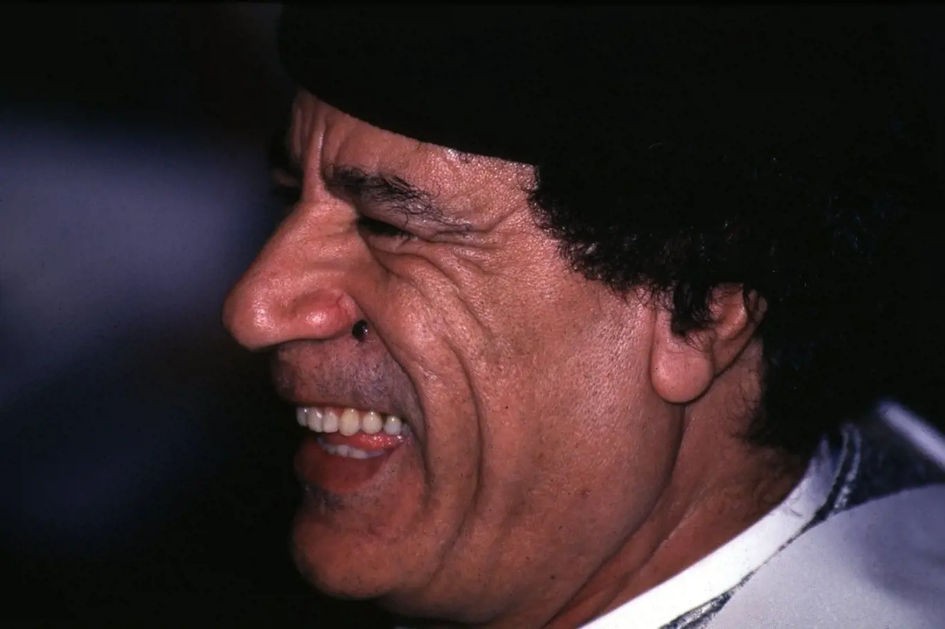 Muammar Kaddafi se proslavil neuvěřitelnými módními kreacemi, v nichž se ukazoval na veřejnosti i státních návštěvách