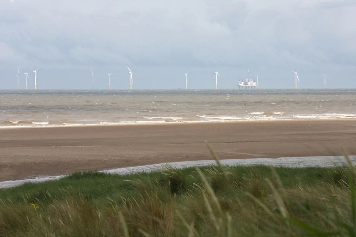 Větrné elektrárny u pobřeží anglického Lincolnshiru.
