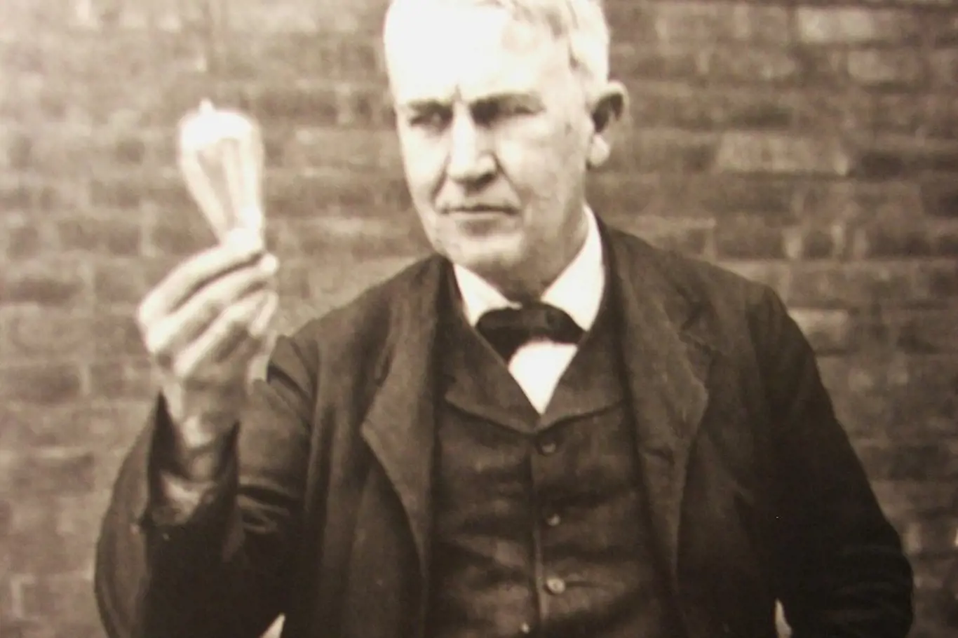 Thomas Alva Edison a jeho žárovka