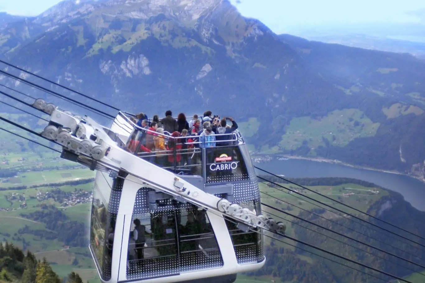 Unikátní lanovka vyveze turisty na vrchol Stanserhornu
