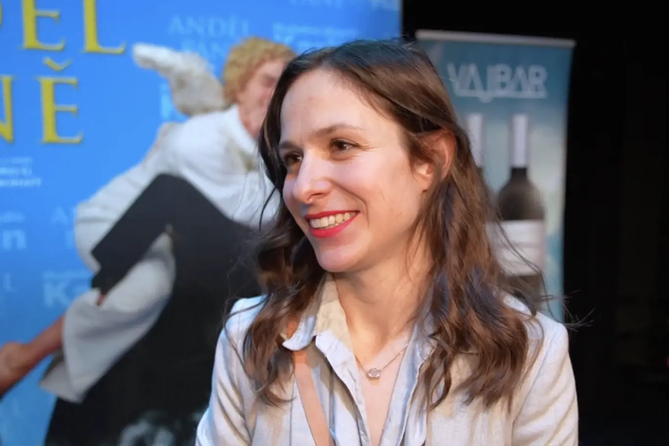 Herečka Veronika Khek Kubařová při rozhovoru pro Vlastu.