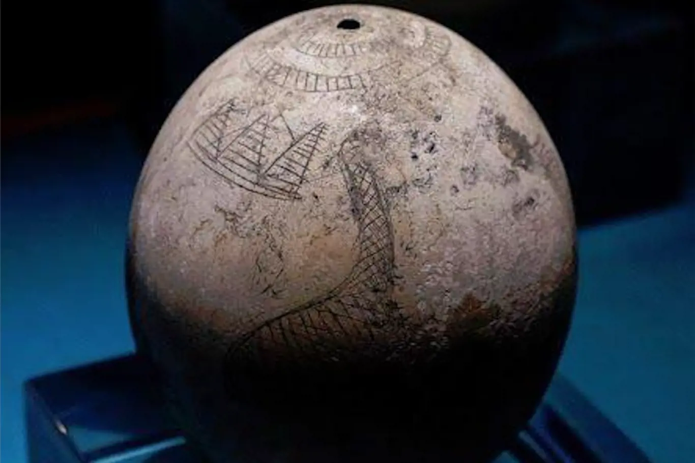 Nubijské vejce je možná staré 5 či 7 tisíc let, ale zobrazuje pyramidy. Jak je to možné?