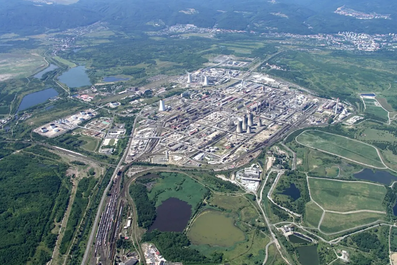 Letecký pohled na areál litvínovské rafinerie
