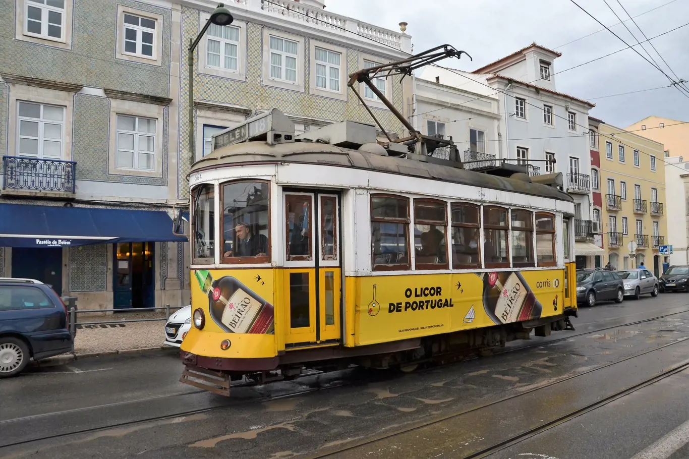 Typická lisabonská tramvaj