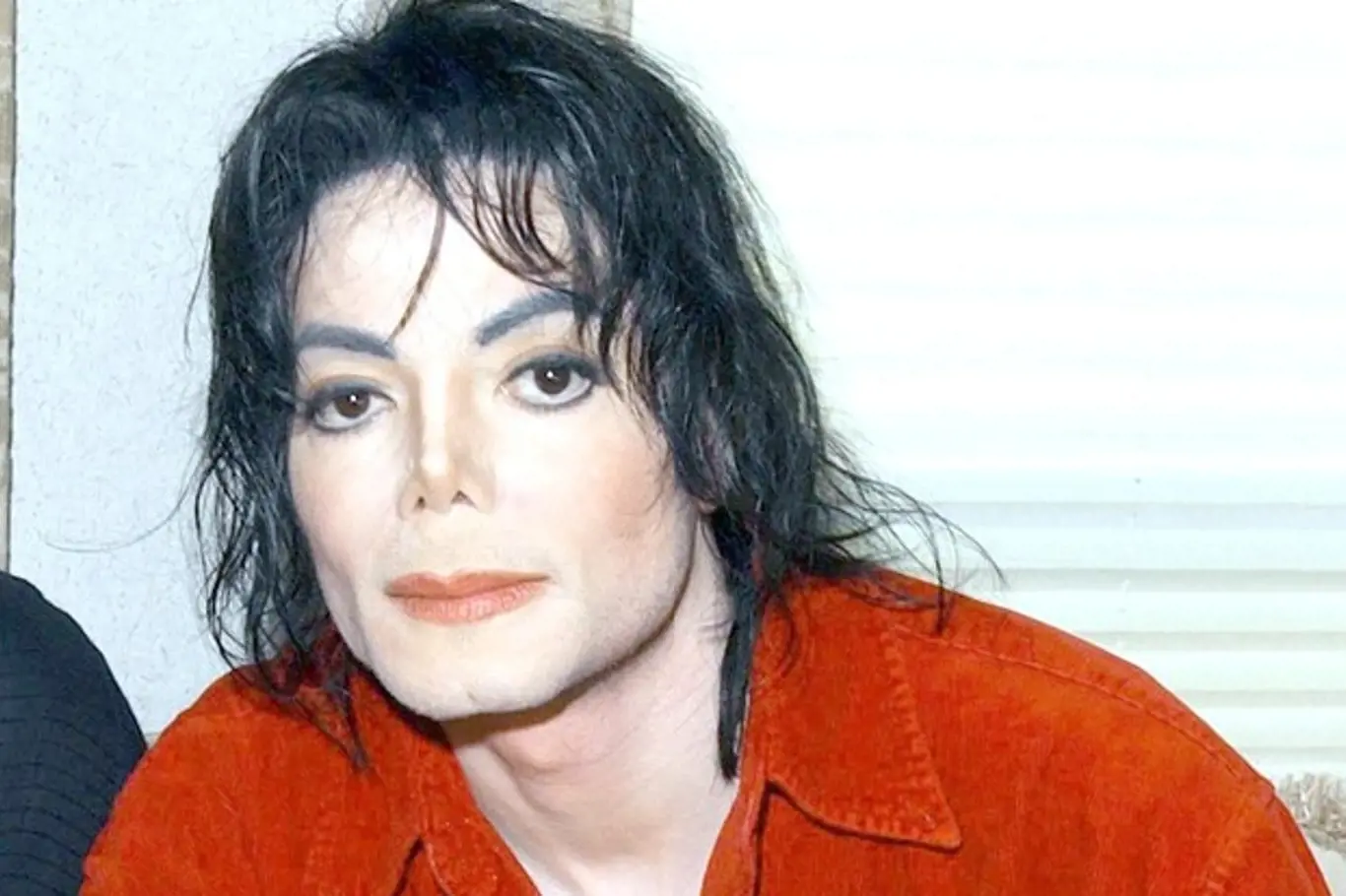 Michael Jackson stále více blednul