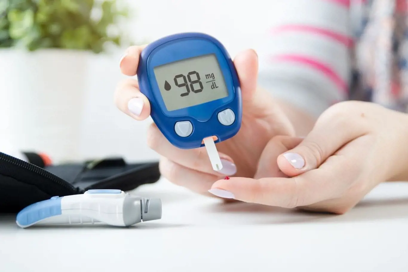 Hladinu krevního cukru lze měřit různými způsoby