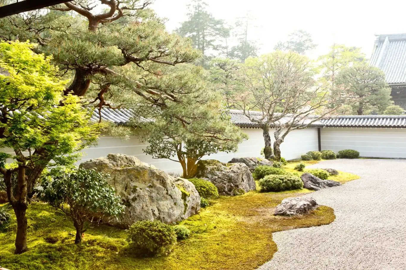 Kameny, štěrk, mech a dřeviny v dokonalé harmonii. To je Japonská zenová zahrada