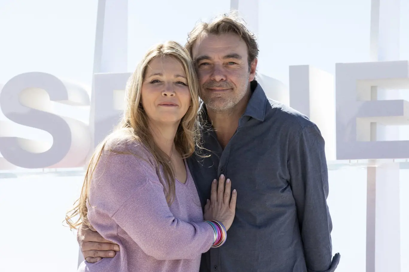 Hélene Rolles a Patrick Puydebat se znovu stali hereckými kolegy v televizním francouzském seriálu Tajemství lásky. 