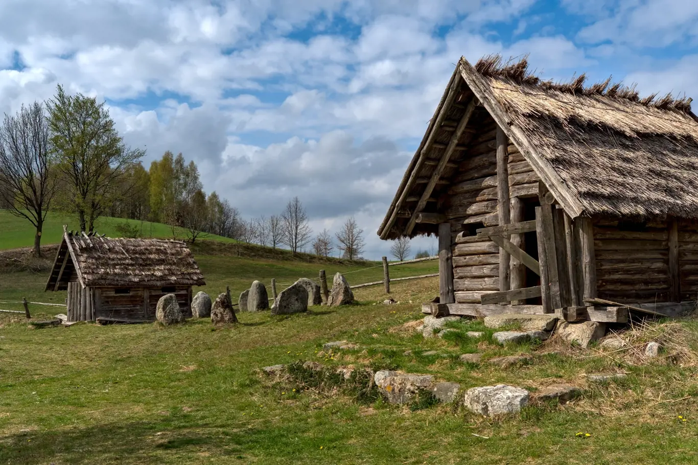 Středověká usedlost v Polsku, ilustrační foto