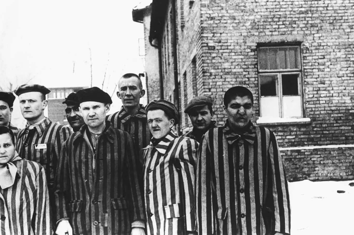 Vězni v Osvětimi, leden 1945