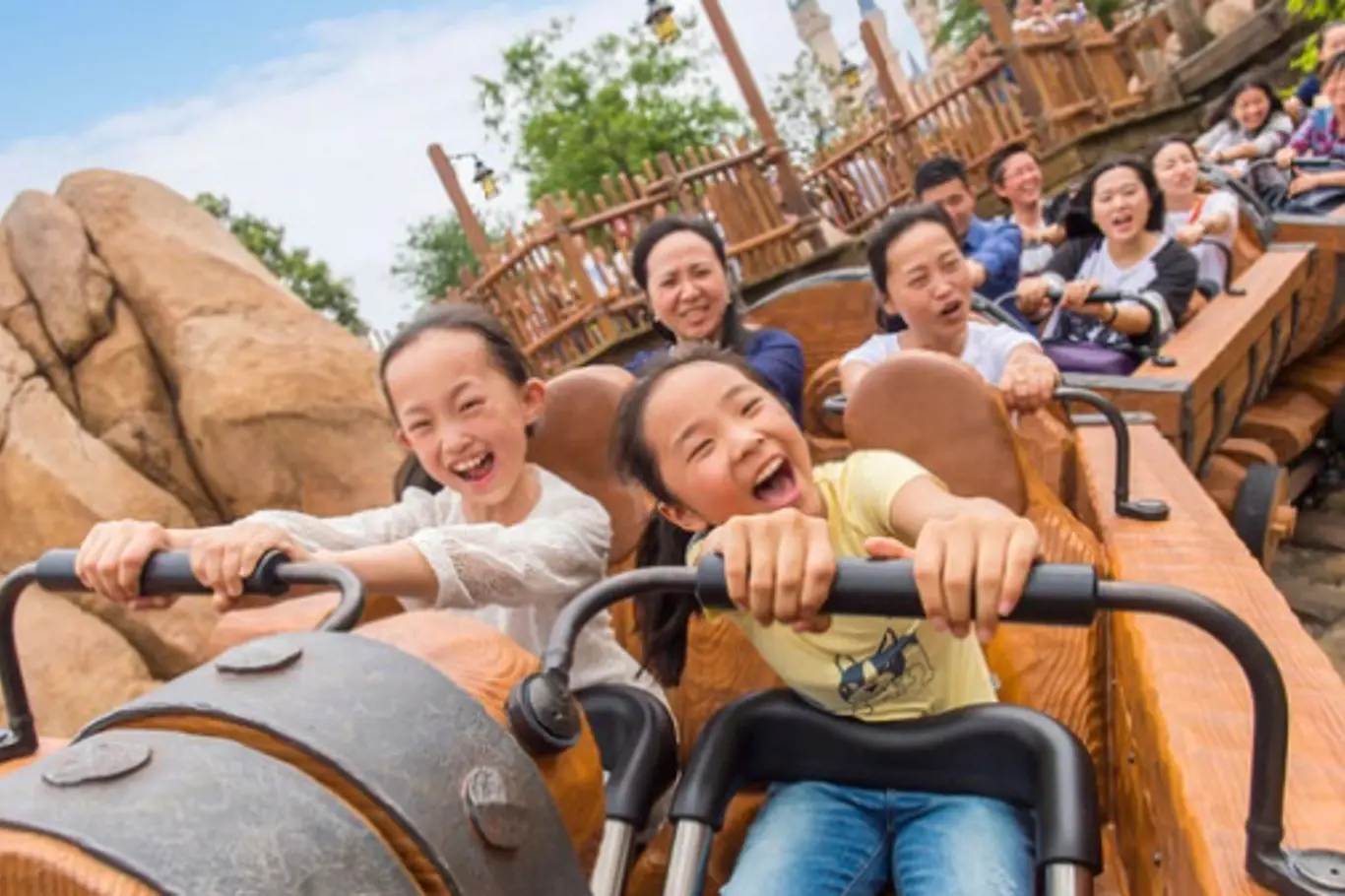Zábavní park Disney otevírá v Šanghaji.