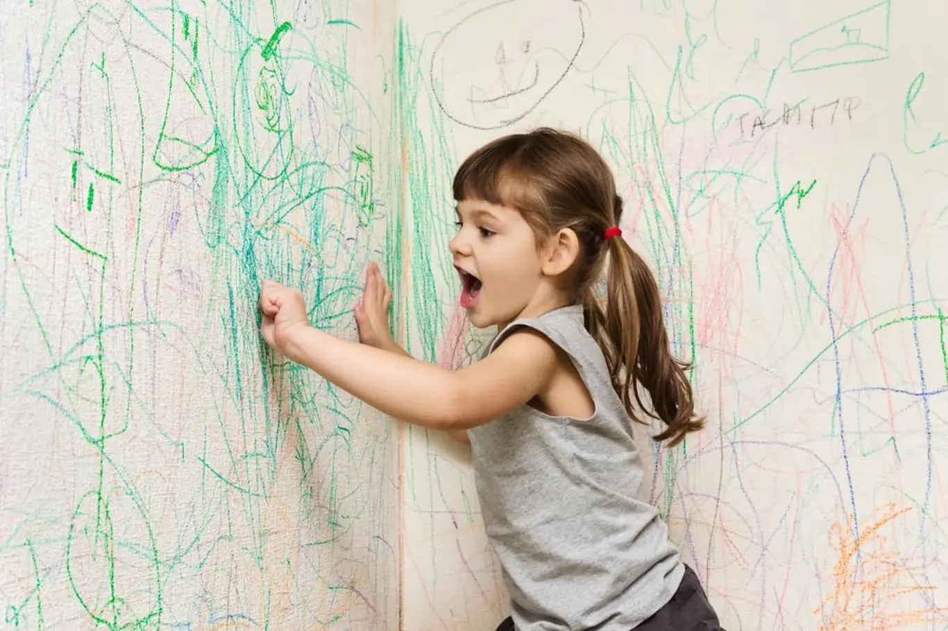 Dětské kresby na zdi