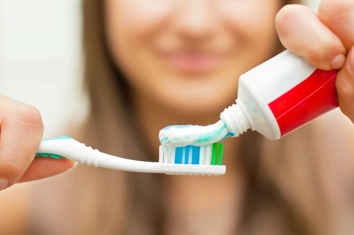Zubní pastu většinou používáme je k čištění zubů. Je to škoda!
