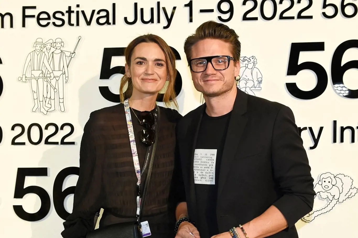 Ondřej Brzobohatý a Daniela Písařovicová si nenechali ujít uvedení filmu Hranice lásky. 