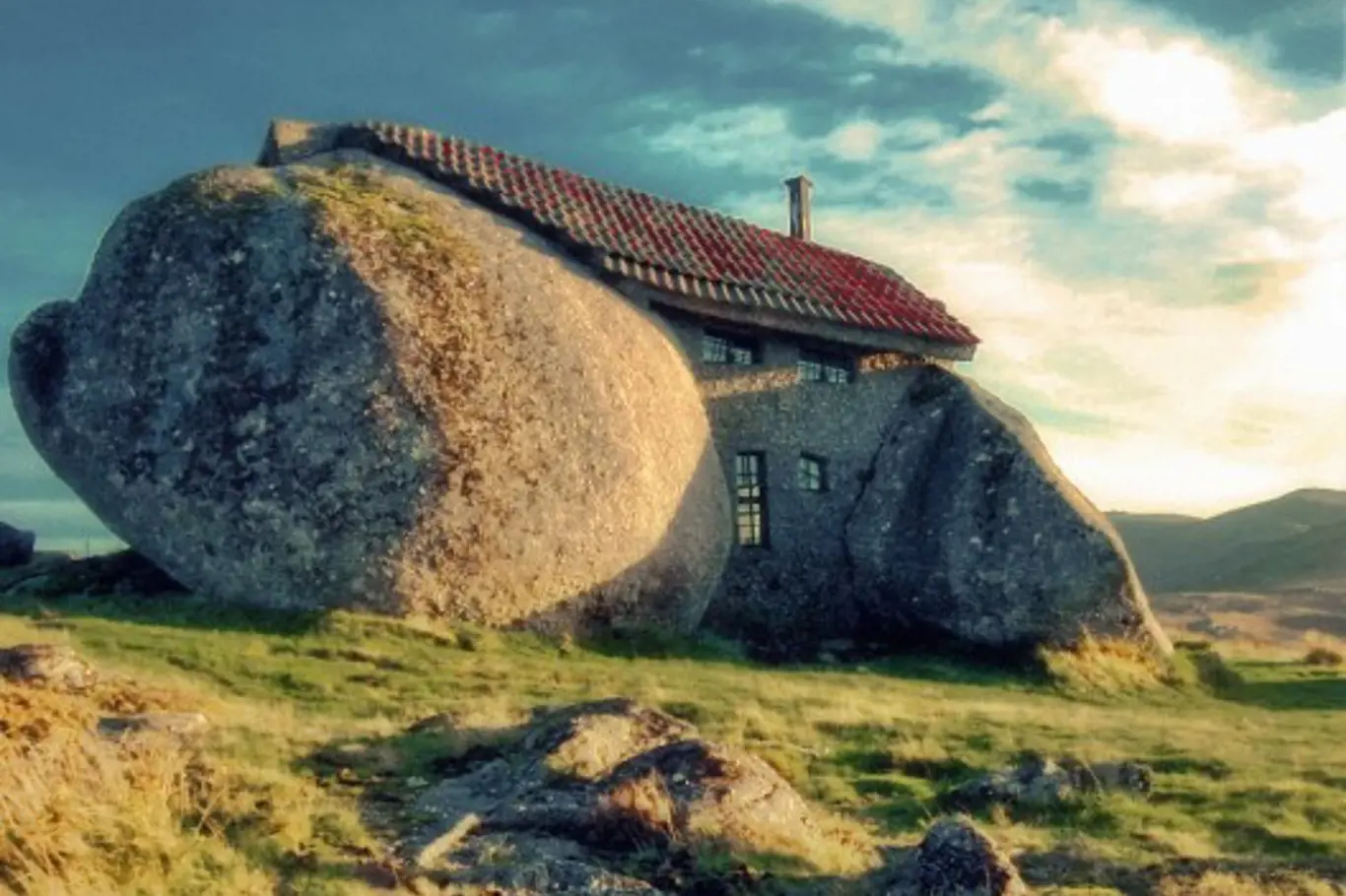 Kamenný dům jako z Flintstoneů 2