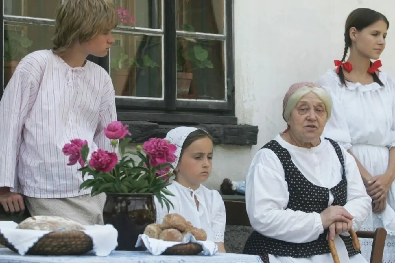 Čas od času legenda ožije a v Ratibořicích se objeví živá babička s vnoučaty.