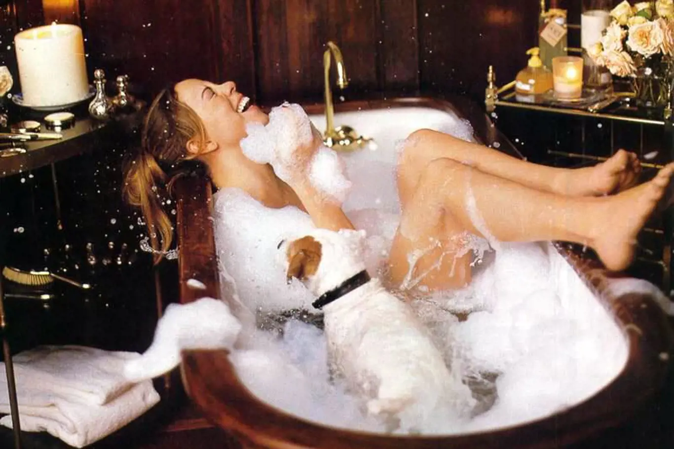 Mariah Carey se svým psem ve vaně