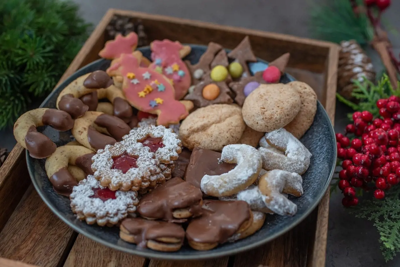 Vaši sváteční vánoční tabuli mohou zpestřit již zapomenuté, avšak chuťově nepřekonatelné druhy cukroví.