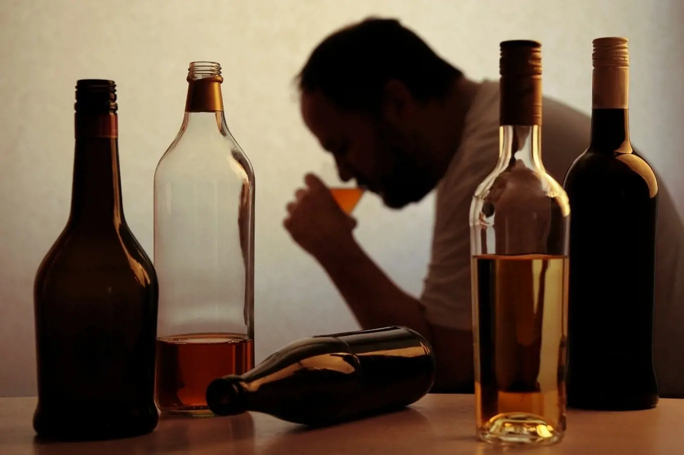 I když muži mohou bez většího rizika vypít více alkoholu než ženy, i jejich játra jsou zranitelná